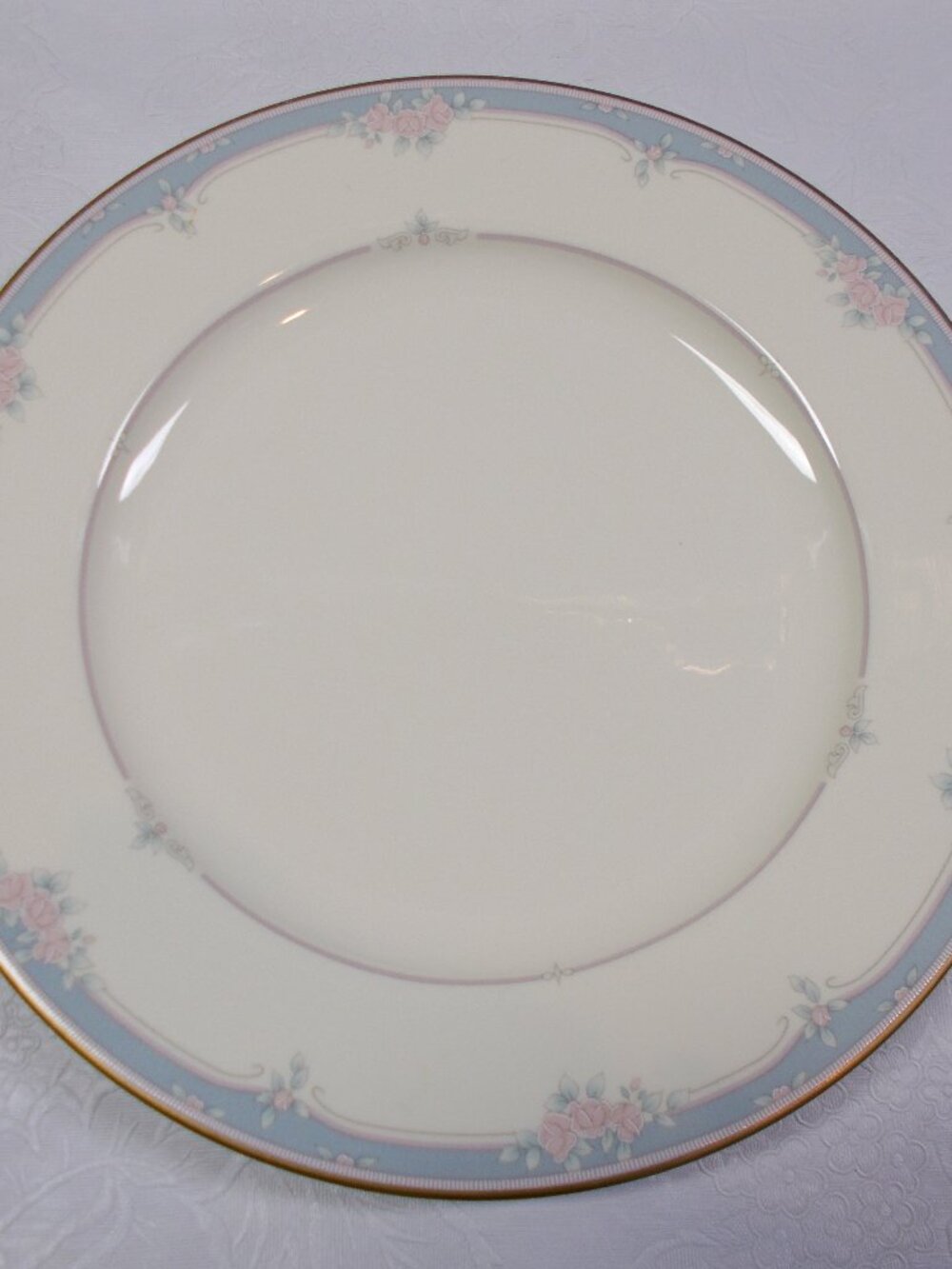 Pfaltzgraff "Courtenay"  dinner plate with gold-color trim, 10"